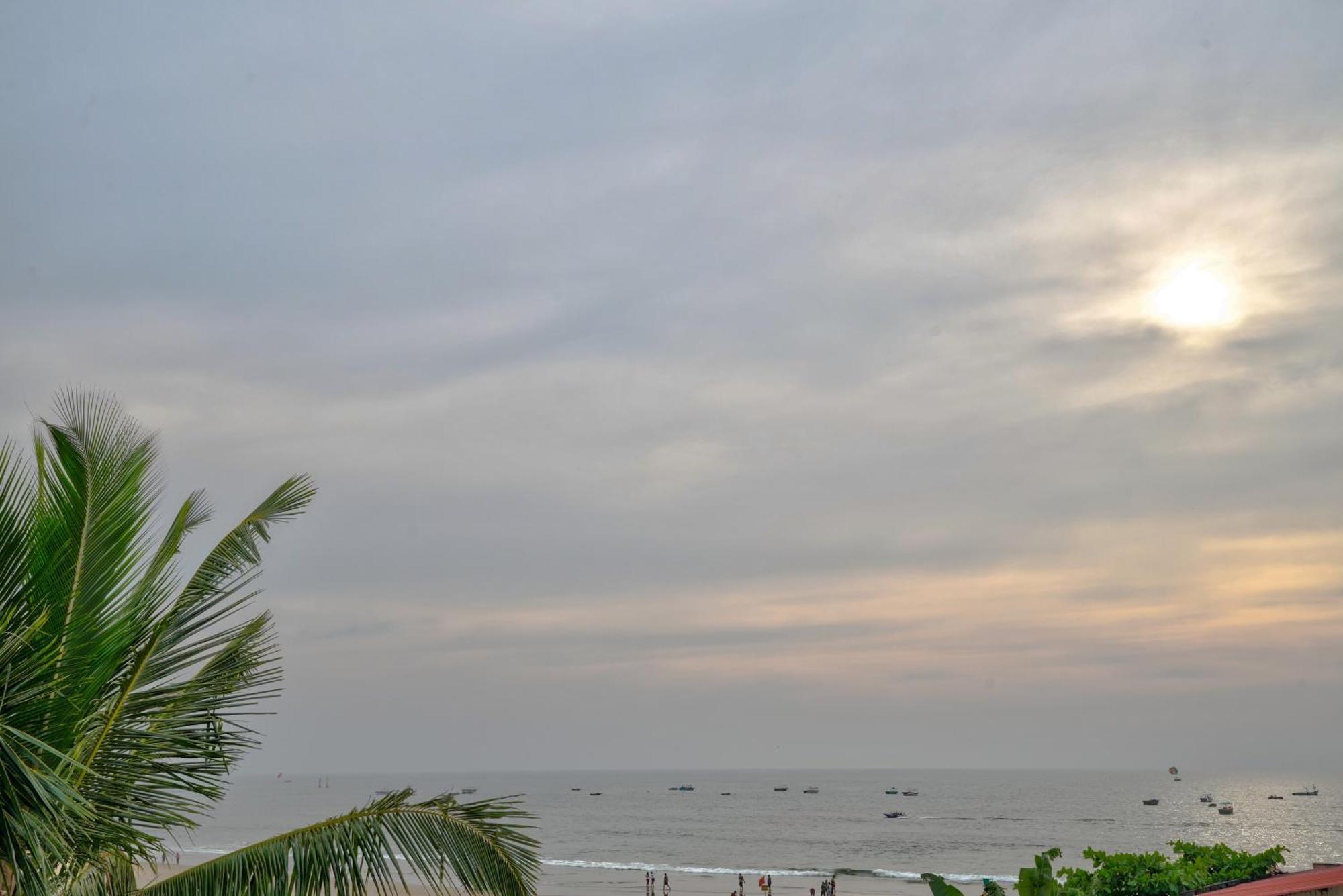 Hotel Salty Waves Baga Ngoại thất bức ảnh
