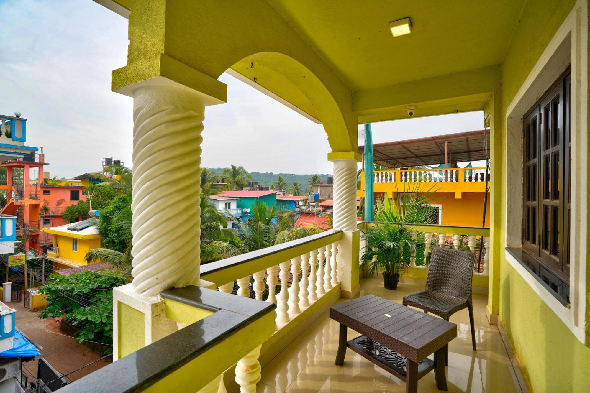 Hotel Salty Waves Baga Ngoại thất bức ảnh