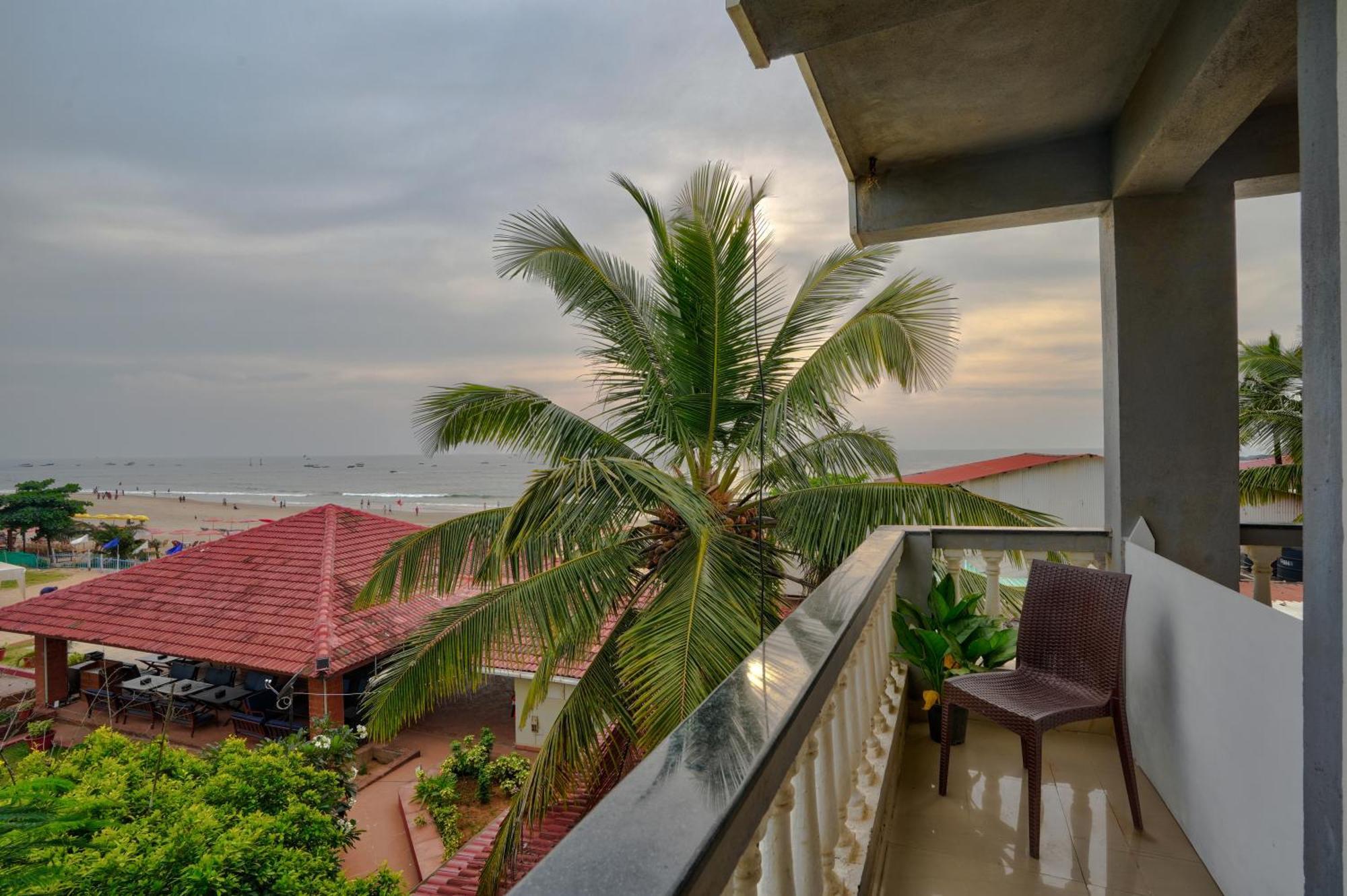 Hotel Salty Waves Baga Ngoại thất bức ảnh