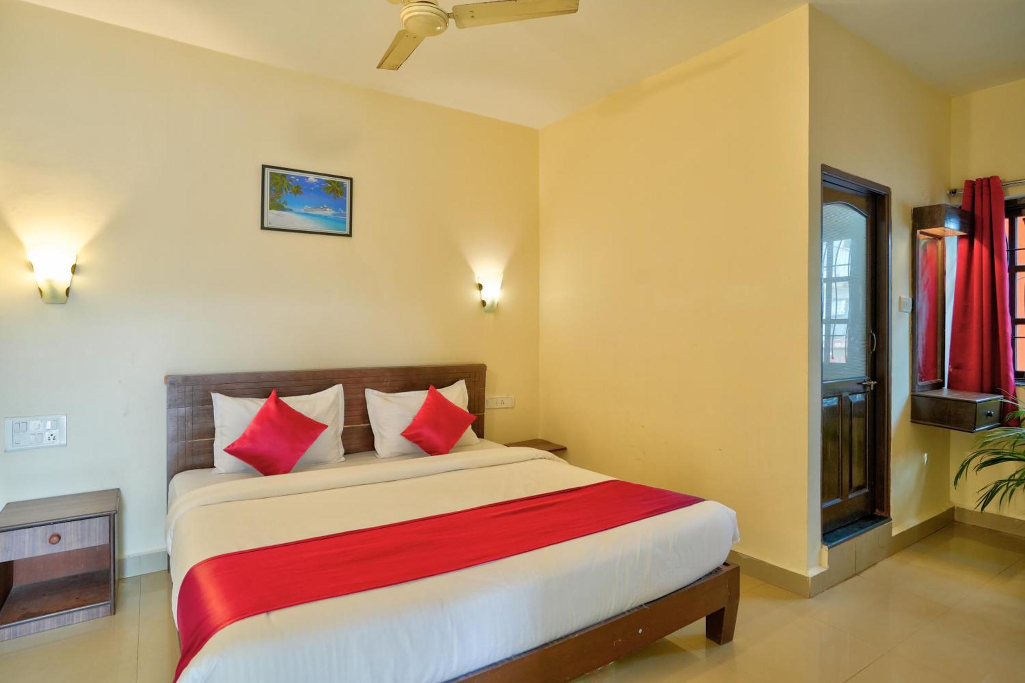 Hotel Salty Waves Baga Ngoại thất bức ảnh