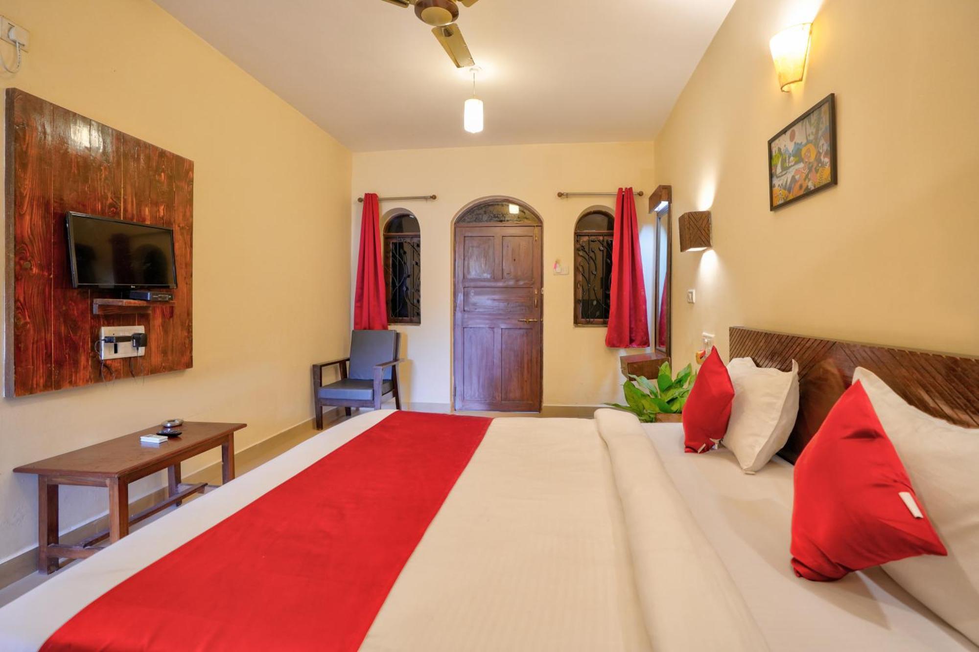 Hotel Salty Waves Baga Ngoại thất bức ảnh