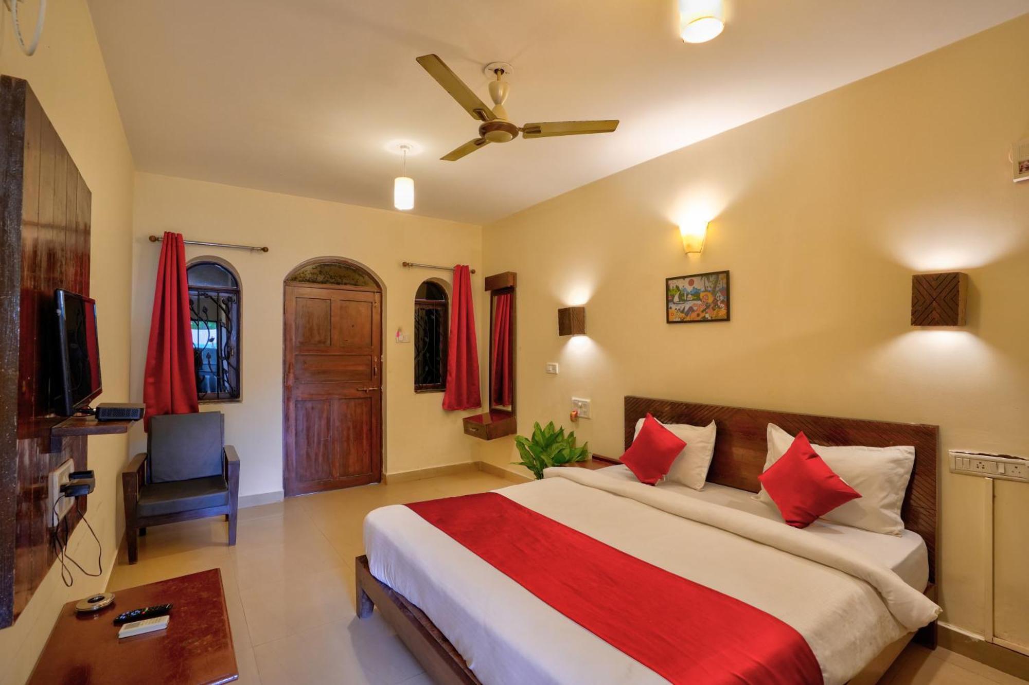 Hotel Salty Waves Baga Ngoại thất bức ảnh