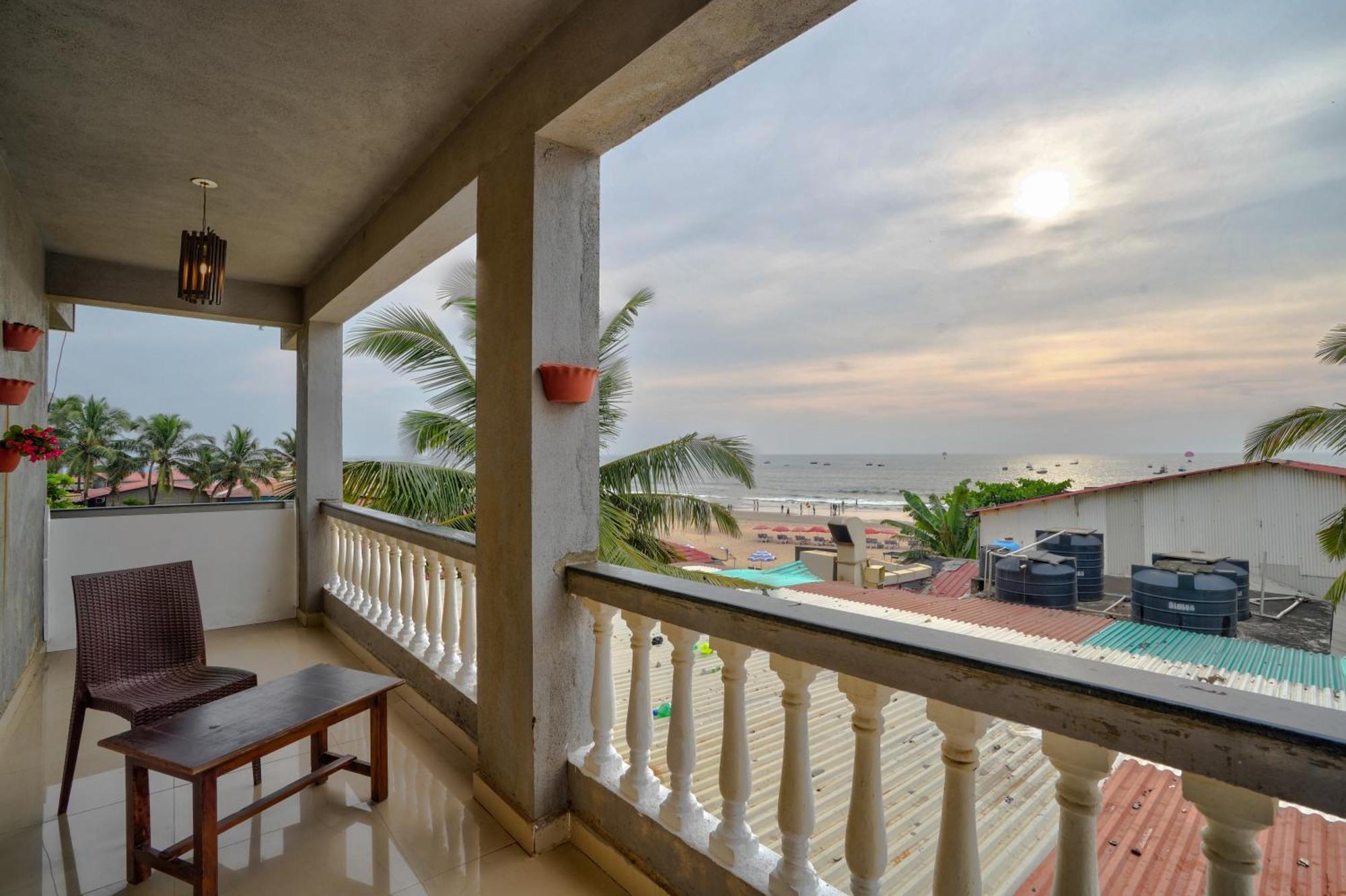 Hotel Salty Waves Baga Ngoại thất bức ảnh