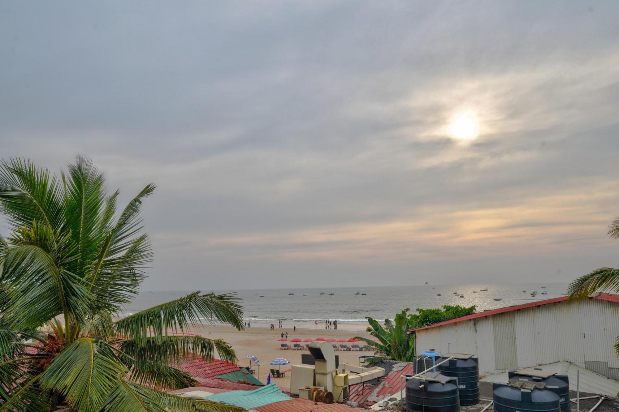 Hotel Salty Waves Baga Ngoại thất bức ảnh