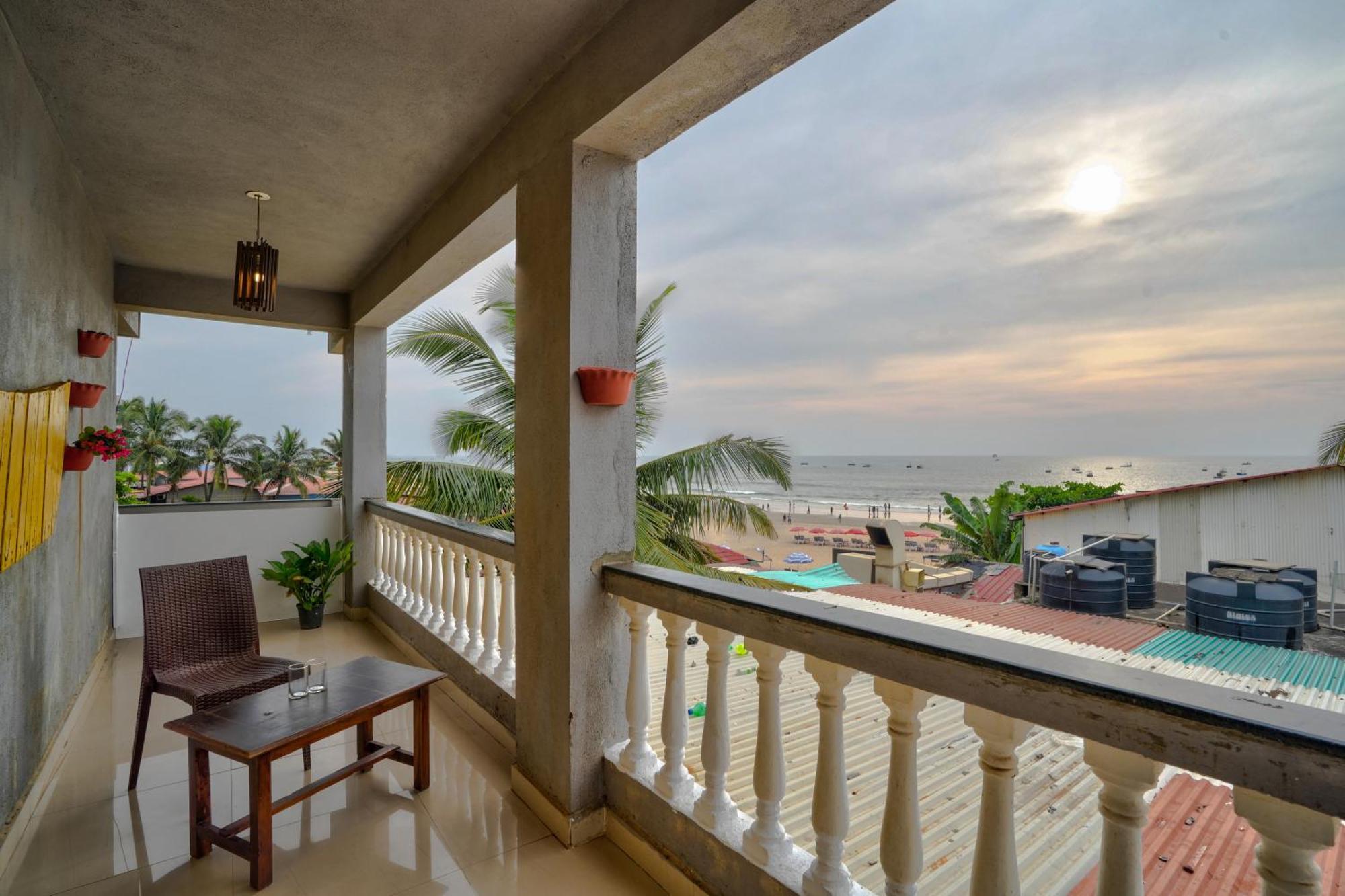 Hotel Salty Waves Baga Ngoại thất bức ảnh