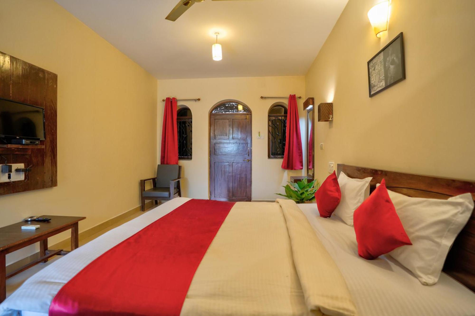 Hotel Salty Waves Baga Ngoại thất bức ảnh