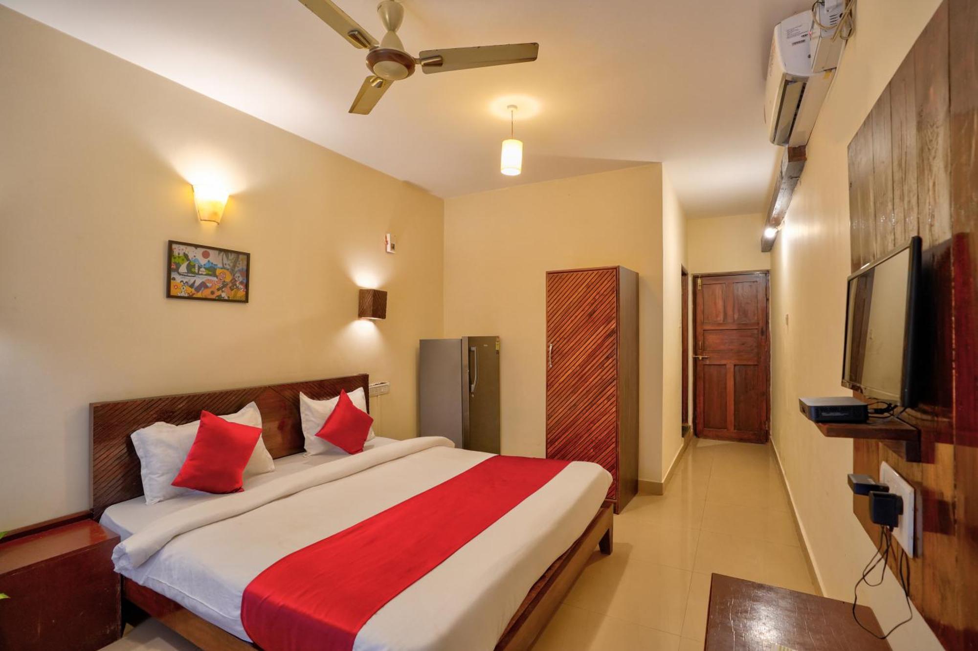Hotel Salty Waves Baga Ngoại thất bức ảnh