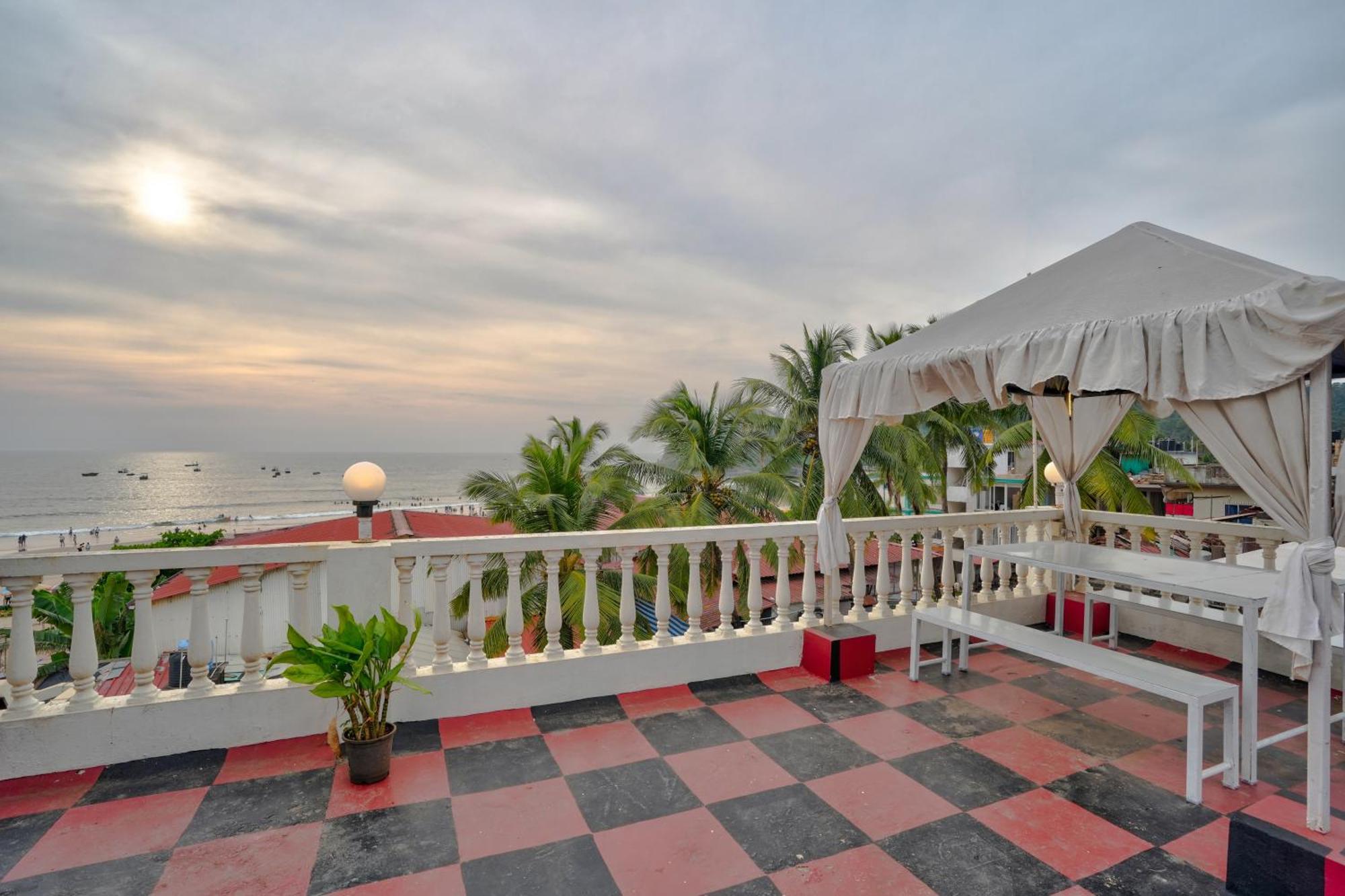 Hotel Salty Waves Baga Ngoại thất bức ảnh