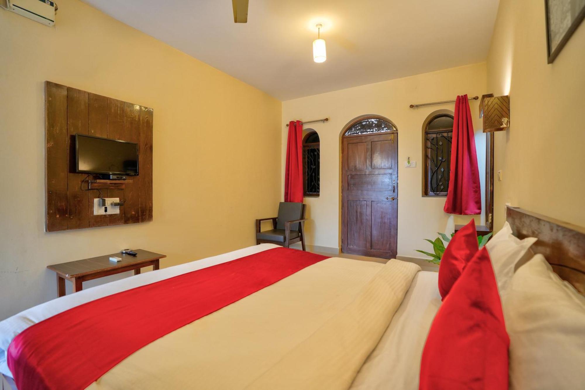 Hotel Salty Waves Baga Ngoại thất bức ảnh