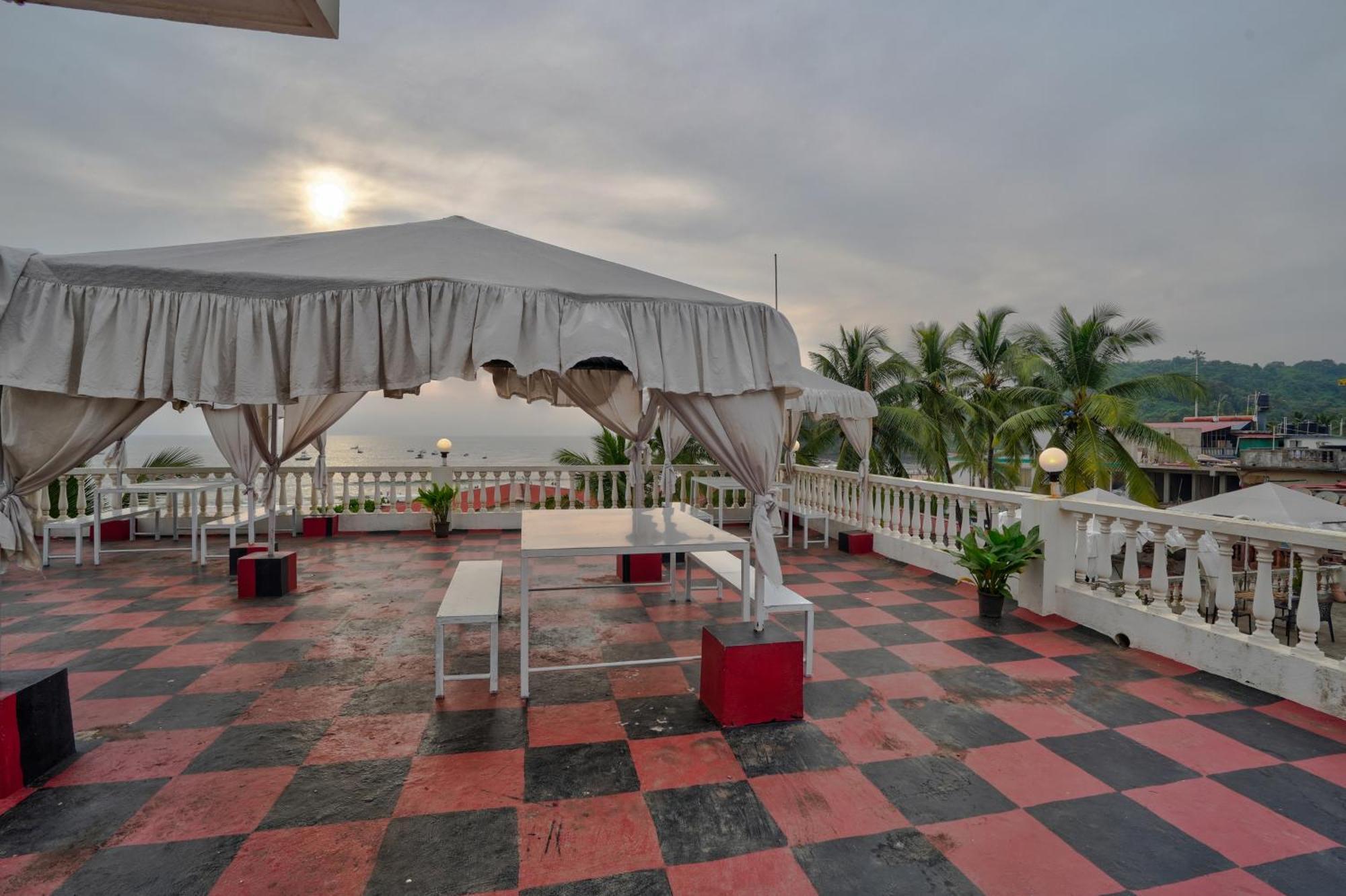 Hotel Salty Waves Baga Ngoại thất bức ảnh