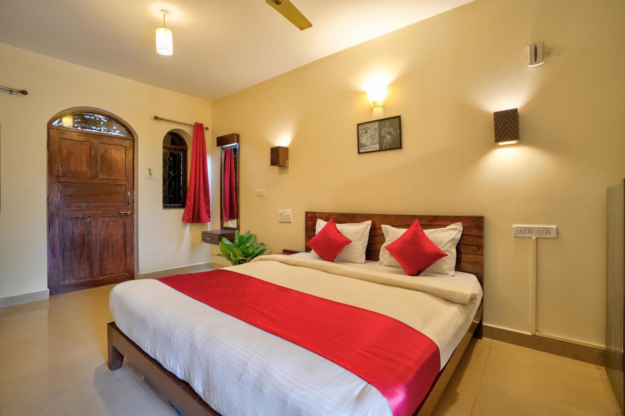 Hotel Salty Waves Baga Ngoại thất bức ảnh