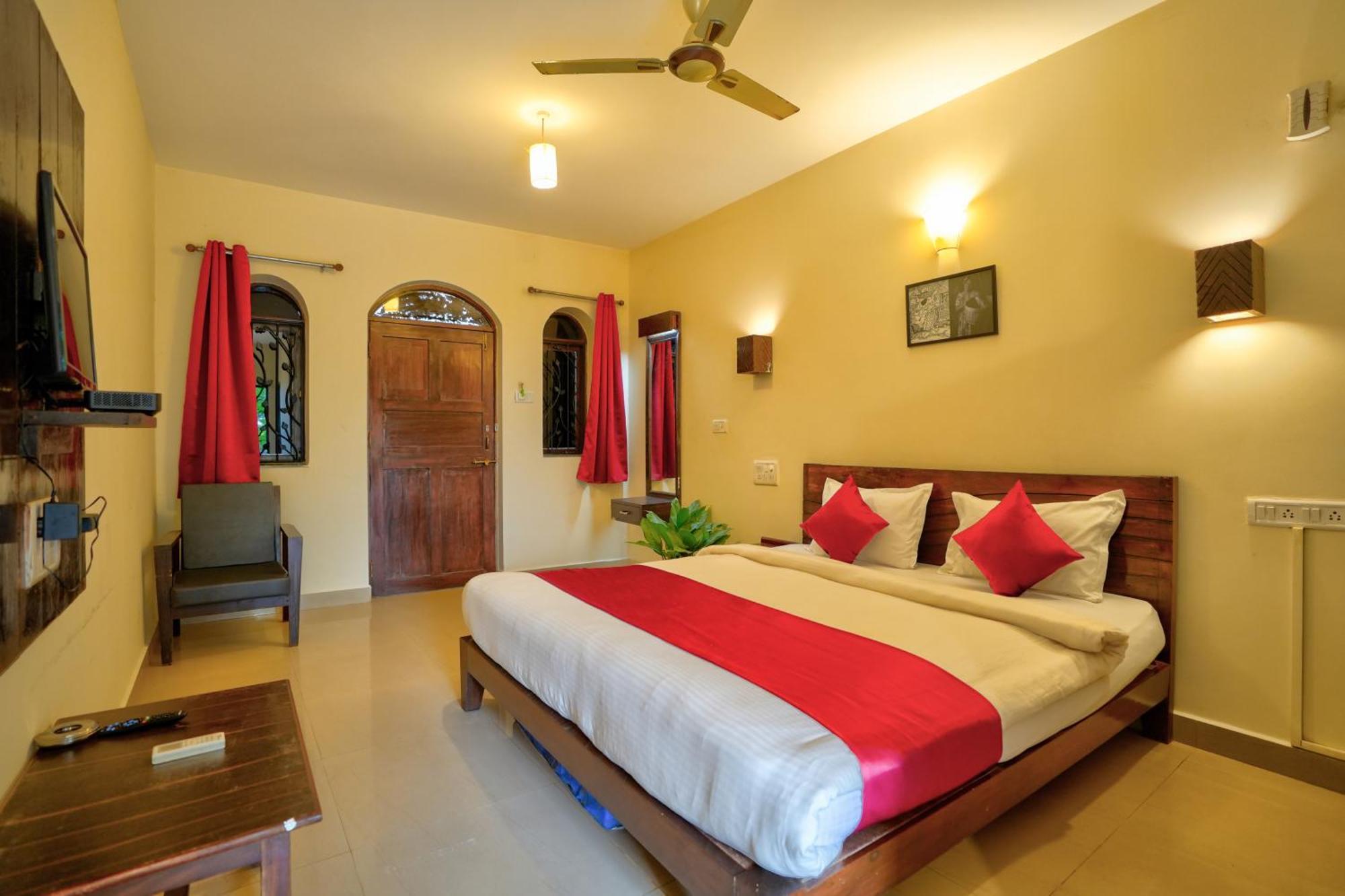 Hotel Salty Waves Baga Ngoại thất bức ảnh